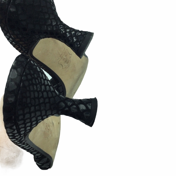 Stuart Weitzman Croc Embossed Leather square toe - Picture 6 of 8